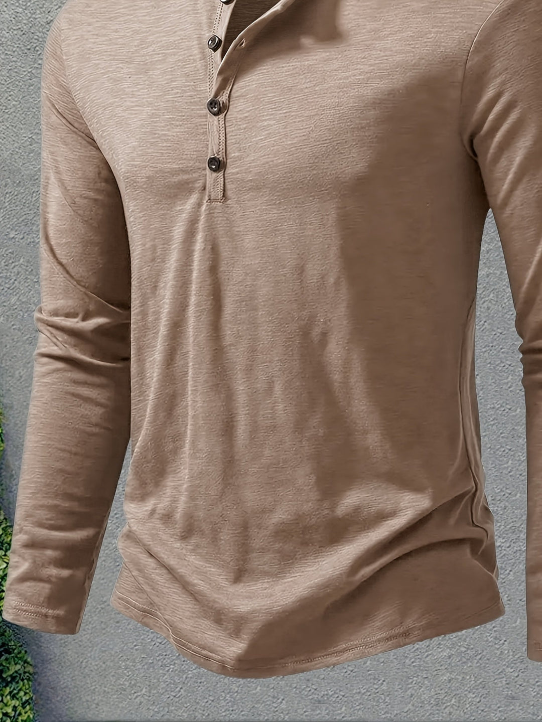 Men's Slub Knit Henley Shirt with Curved Hem