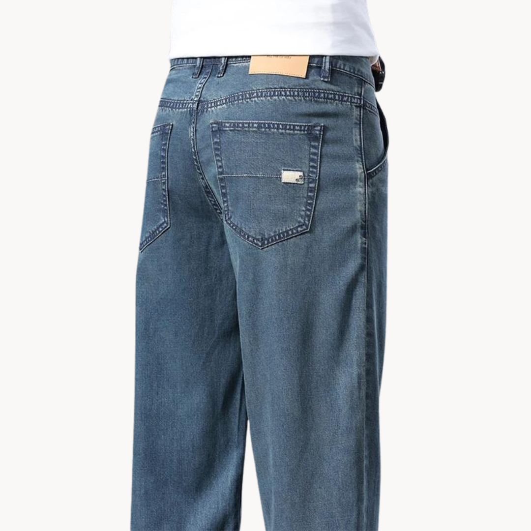 Men's Straight Leg Denim Jeans in a Regular Fit