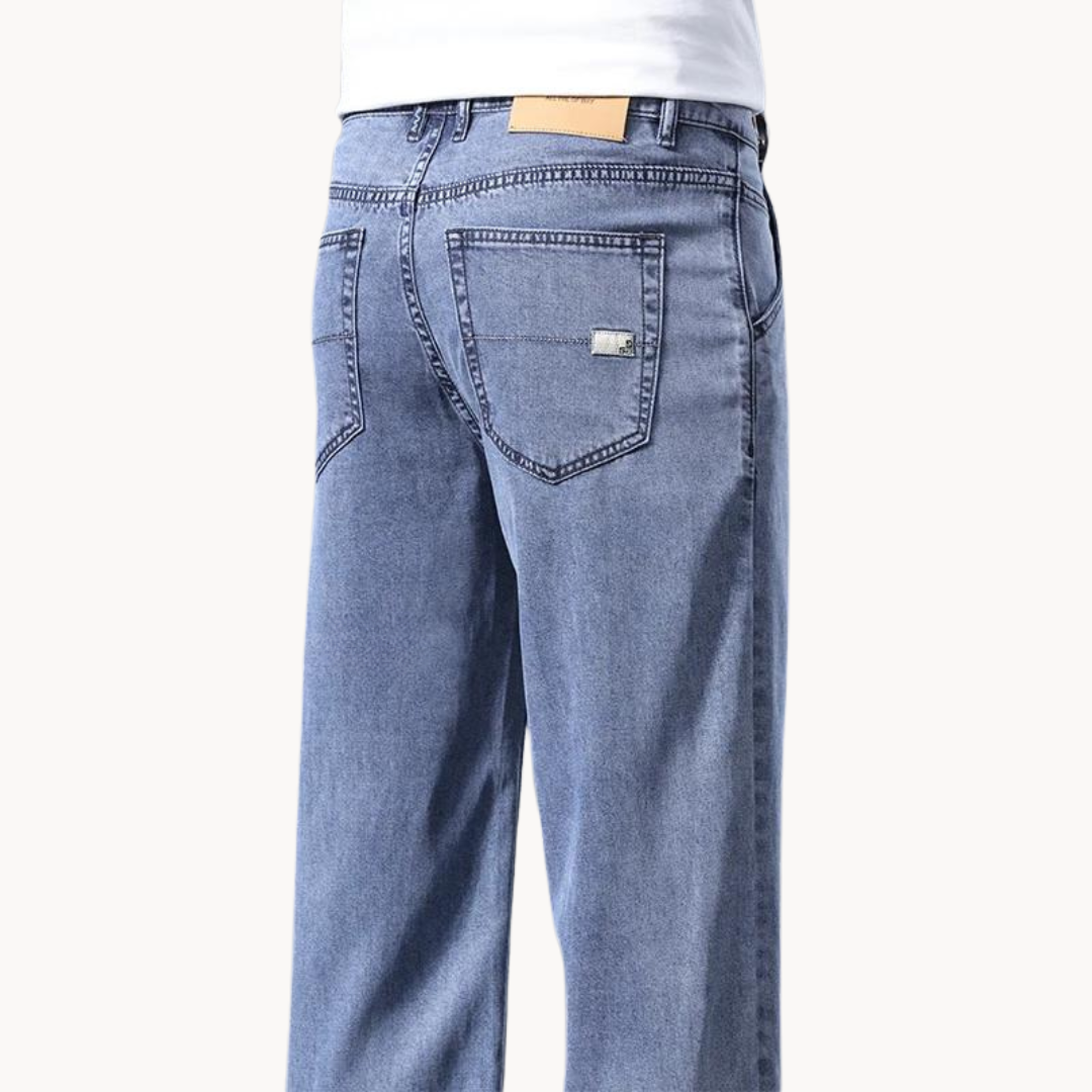 Men's Straight Leg Denim Jeans in a Regular Fit