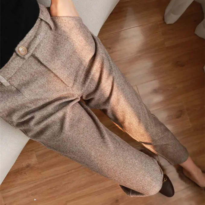Men's Herringbone Wool Trousers in a Tailored Fit