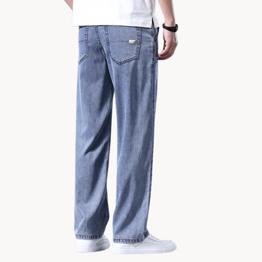 Men's Straight Leg Denim Jeans in a Regular Fit