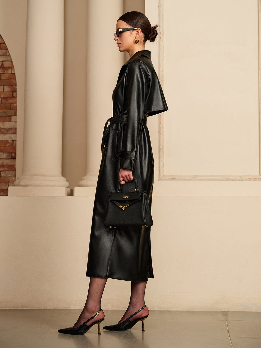 Trench-coat pour femme en similicuir avec taille ceinturée