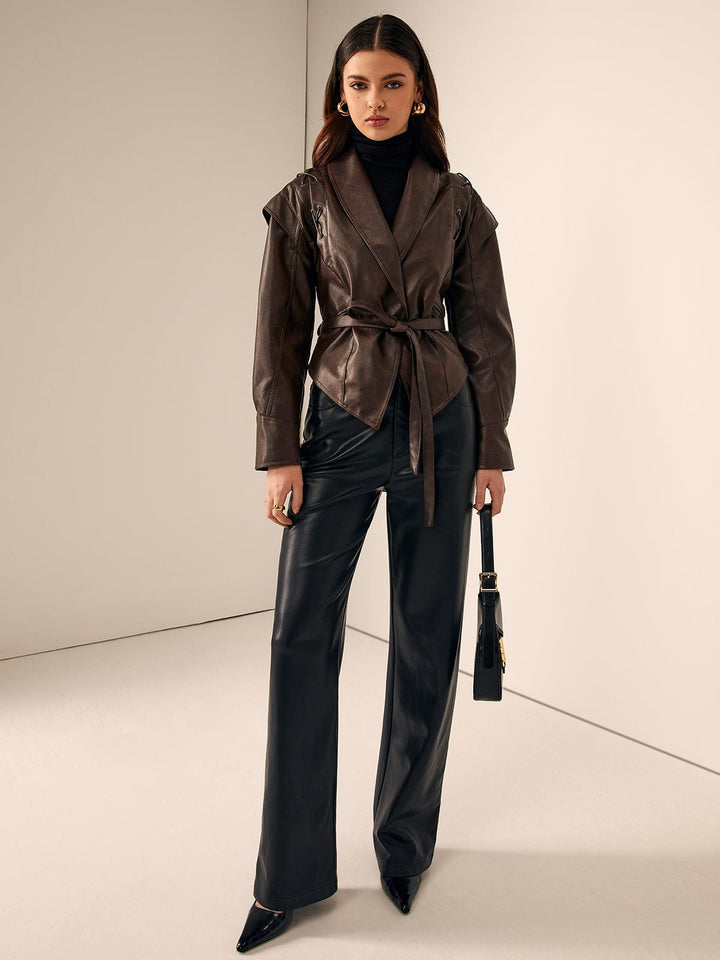 Veste ceinturée pour femme en similicuir avec détail d’épaules à lacets