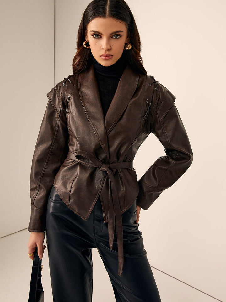 Veste ceinturée pour femme en similicuir avec détail d’épaules à lacets