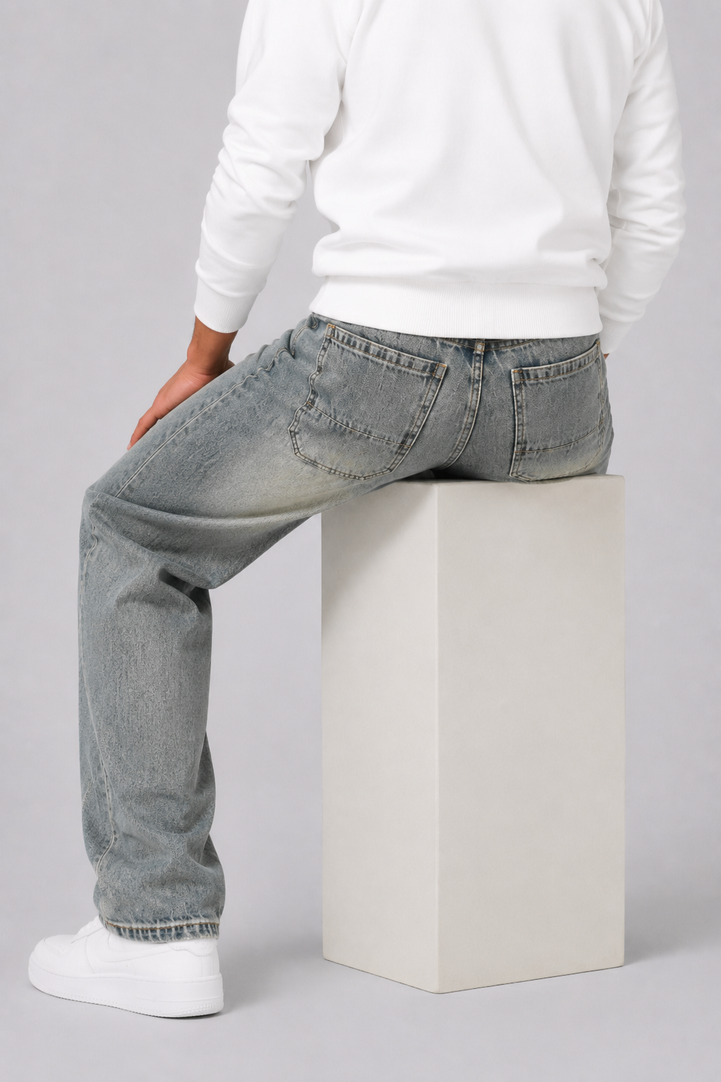 Men's Relaxed Straight Leg Denim Jeans