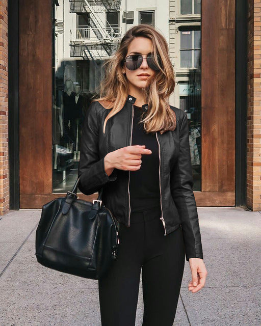 Veste en cuir pour femme avec fermeture zippée sur le devant et sans col