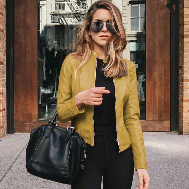 Veste en cuir pour femme avec fermeture zippée sur le devant et sans col