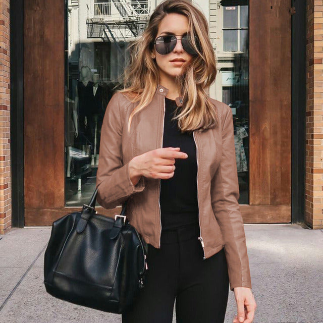 Veste en cuir pour femme avec fermeture zippée sur le devant et sans col