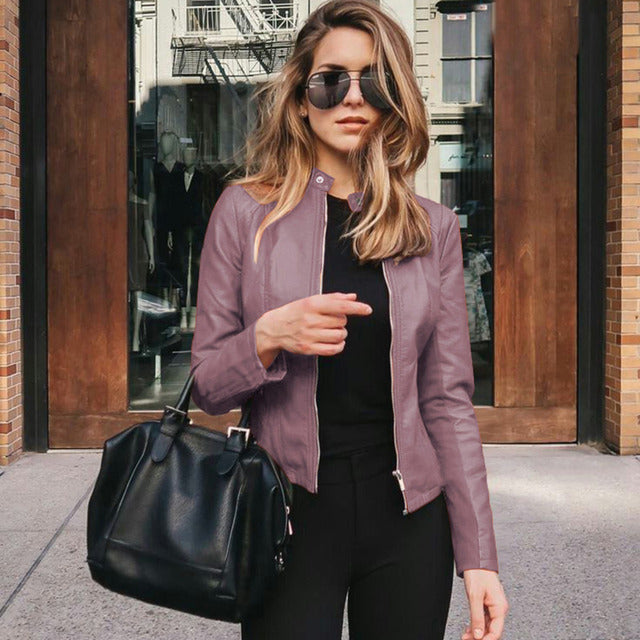 Veste en cuir pour femme avec fermeture zippée sur le devant et sans col
