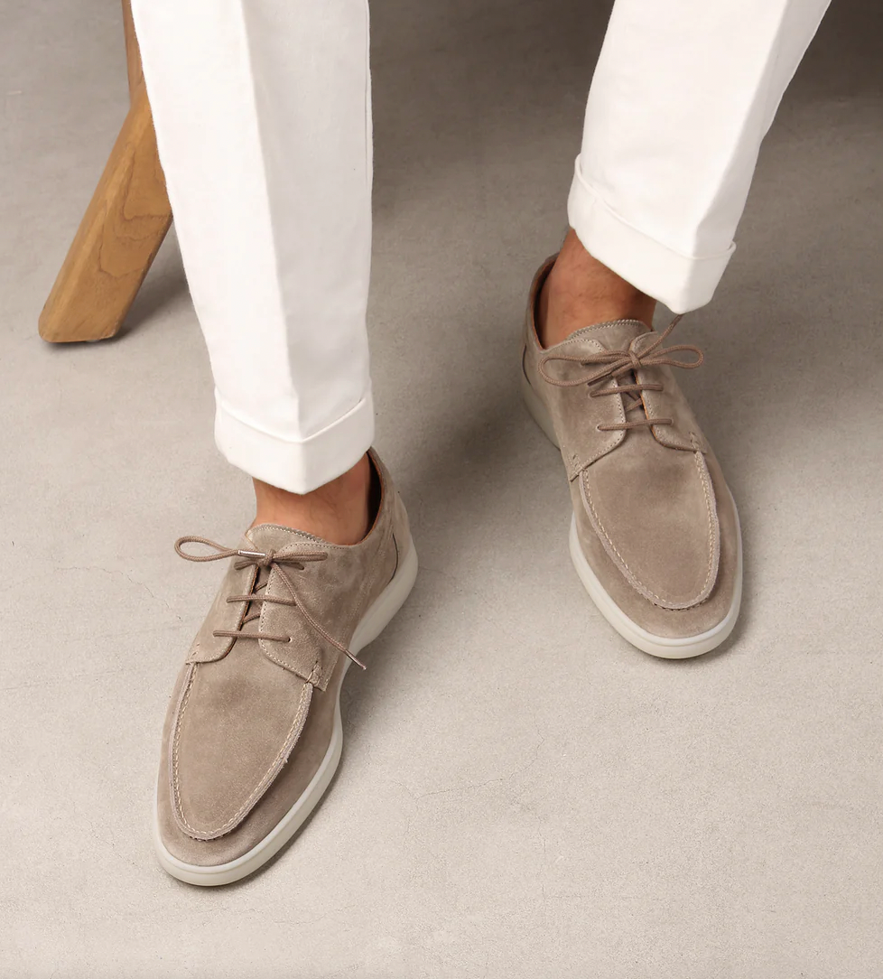 Men's Suede Lace-Up Shoes with Moc-Toe Stitching
