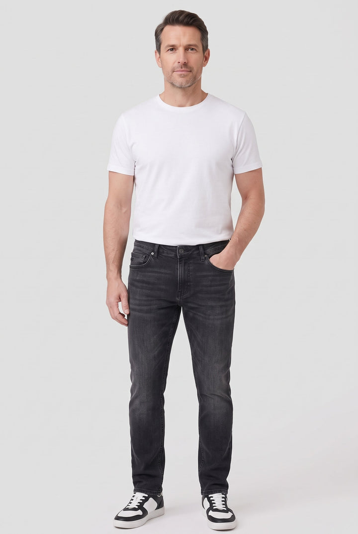 Men's Black Wash Slim Fit Tapered Jeans