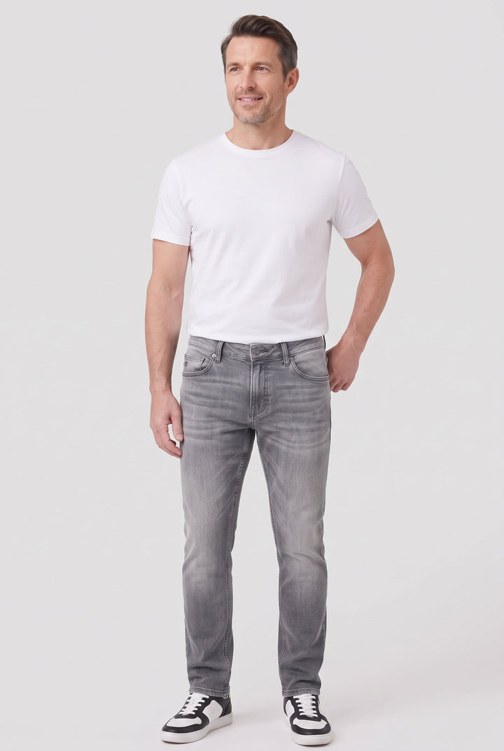 Men's Black Wash Slim Fit Tapered Jeans