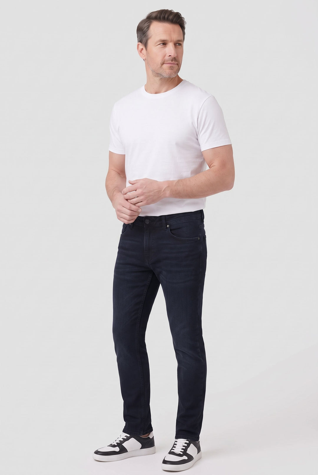 Men's Black Wash Slim Fit Tapered Jeans