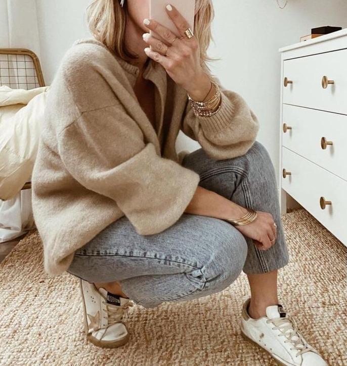 Gilet oversize en maille brossée taupe pour femme, fermeture boutonnée sur le devant