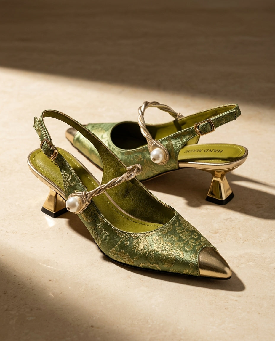 Escarpins en satin pour femme à petit talon avec bride ornée de perles