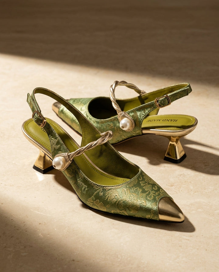 Escarpins en satin pour femme à petit talon avec bride ornée de perles