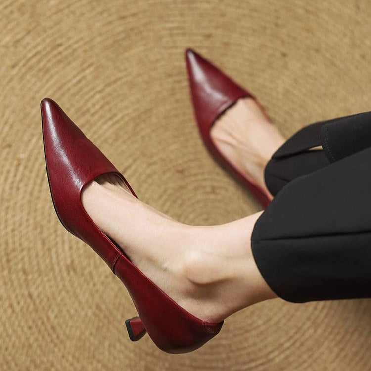 Women's Pointed Toe Kitten Heels with Slingback Strap