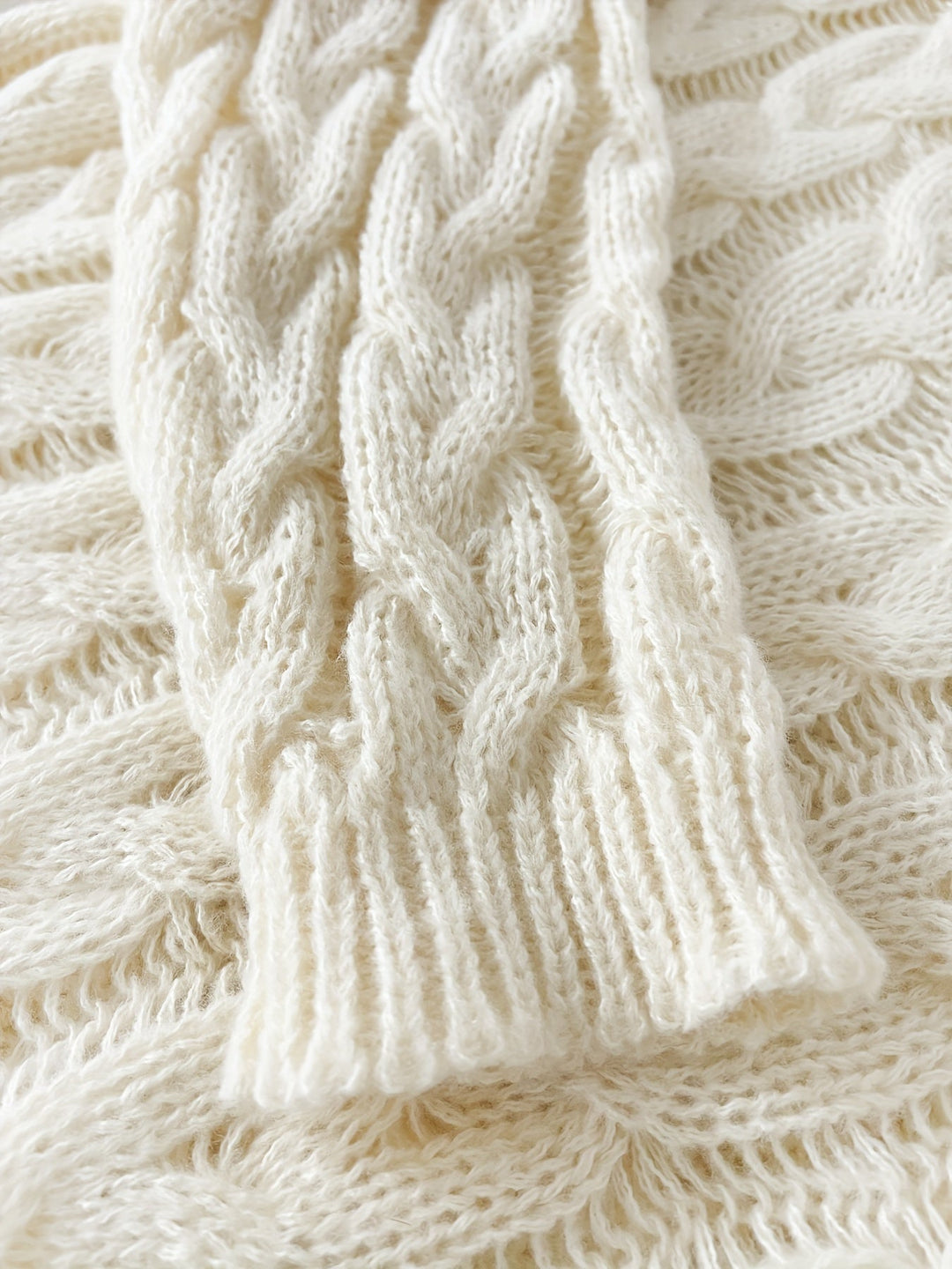 Women's Cable-Knit V-Neck Jumper in Relaxed Fit