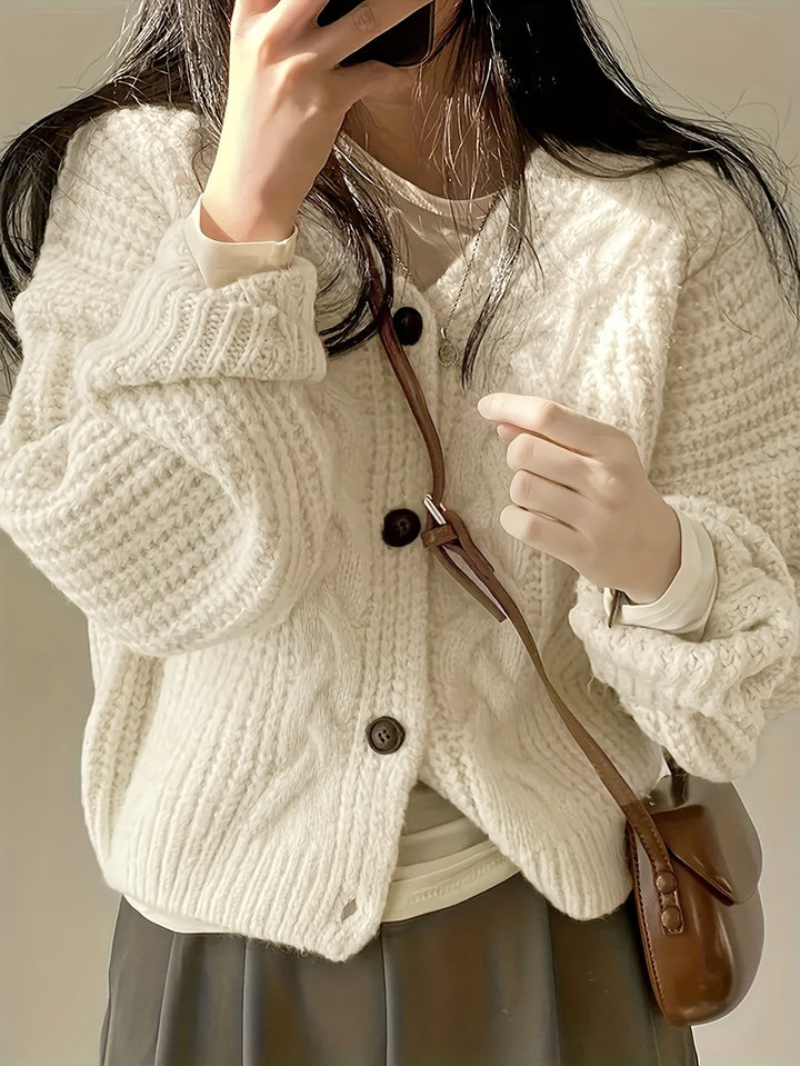 Gilet pour femme en grosse maille torsadée, avec boutonnage sur le devant