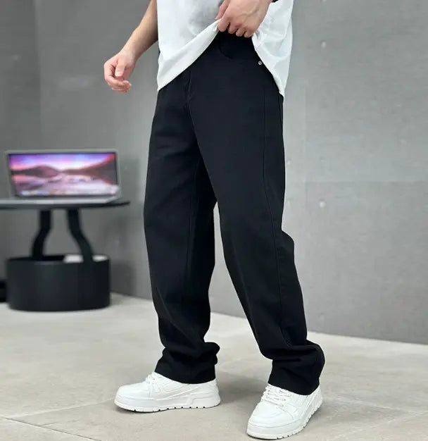 Men's Relaxed Fit Wide-Leg Denim Jeans