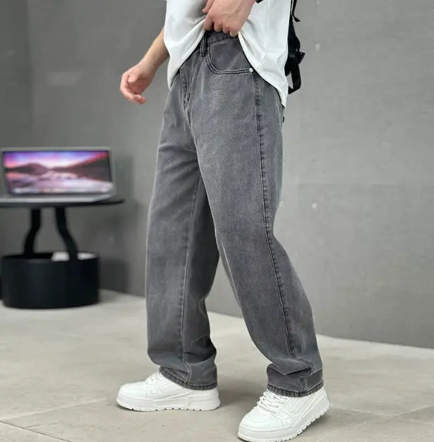 Men's Relaxed Fit Wide-Leg Denim Jeans