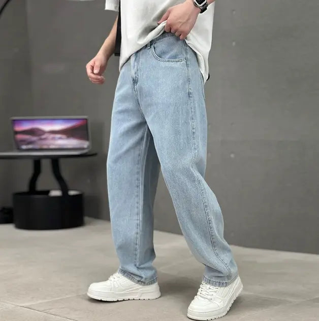 Men's Relaxed Fit Wide-Leg Denim Jeans