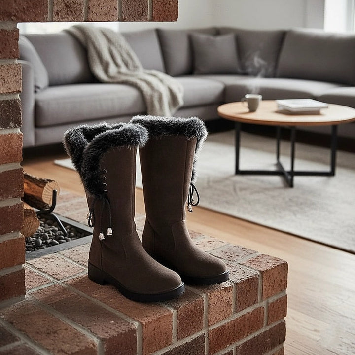 Bottes d’hiver pour femme montant jusqu’au genou, bordées de fourrure, avec détail de laçage